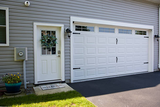 24/7 Emergency Garage Door Panel Replacement experts in Farmington, MN